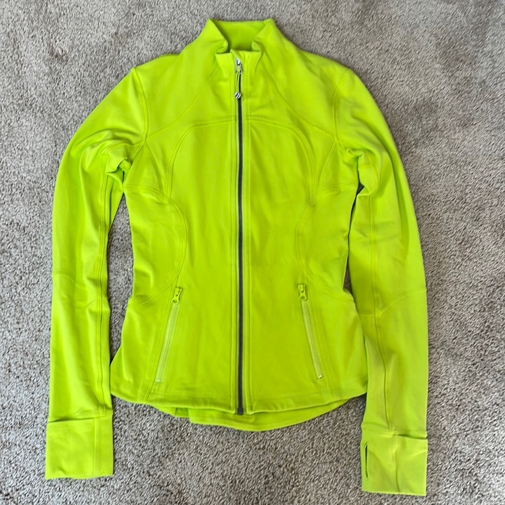 Lululemon zip up jacket size 4